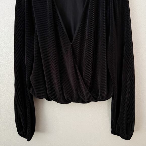ASTR THE LABEL | Plisse Surplice Faux Wrap Top Textured Black Blouse | Size XL - Picture 6 of 9